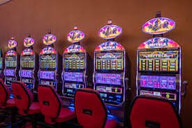 628buffalo Online Slots Myanmar တွင် Jackpot နှင့် Bonus Feature များပါသော Slot Games ကစားနေသောမြင်ကွင်း